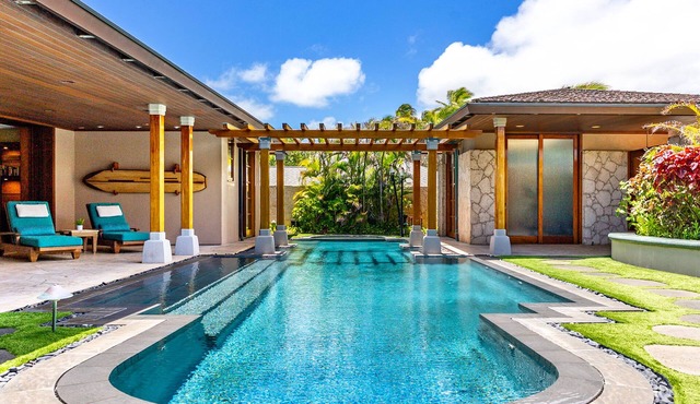 Kailua Sands | Oceanfront Pool Retreat with Gym | Sleeps 7