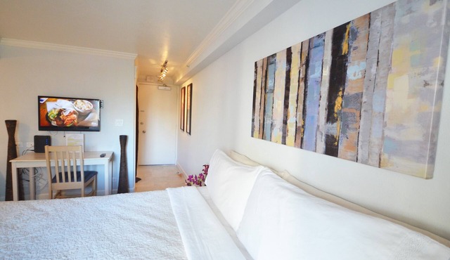 Kuhio Village 1009 KING BED Modern/Waikiki Beach