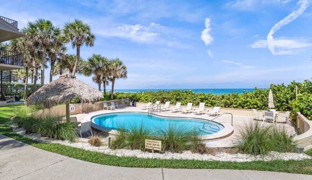 La Concha 2 - Beachfront condo w pool