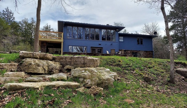Lake Front spacious family home in Eagle Rock