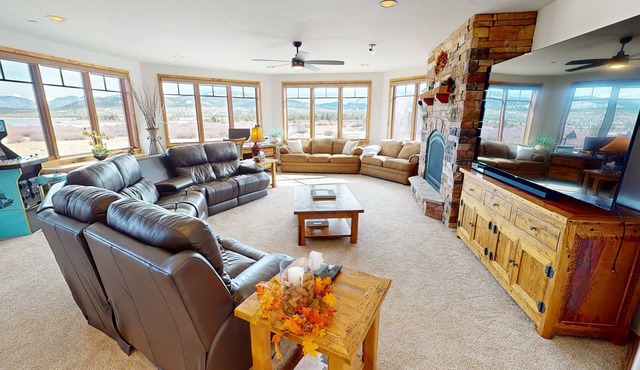 Lake View! 3 Kings. Elevator, Hot Tubs. On Lake Rec Path. Walk to Dining