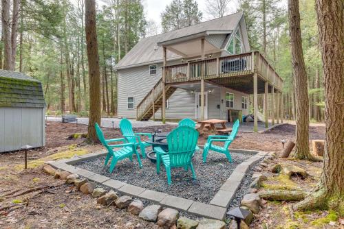 Lakefront Poconos Cabin w/Deck & Game Room