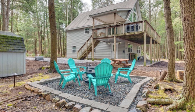 Lakefront Poconos Cabin w/ Deck & Game Room