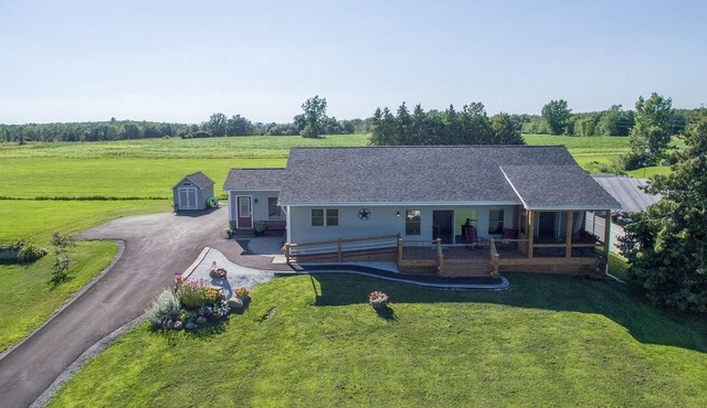 Lakefront rental Wheelchair Accessible,Lake Champlain,single level Mountainview