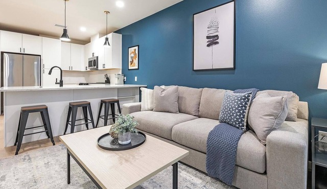 Landing | Beautiful 1BD, Gym, Rooftop Lounge