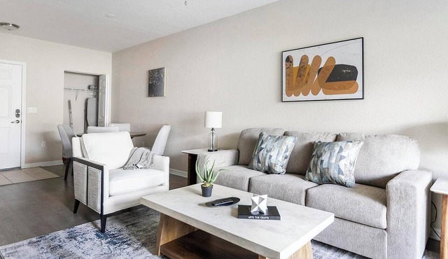 Landing | Chic 1BD, Gym, Tennis Court