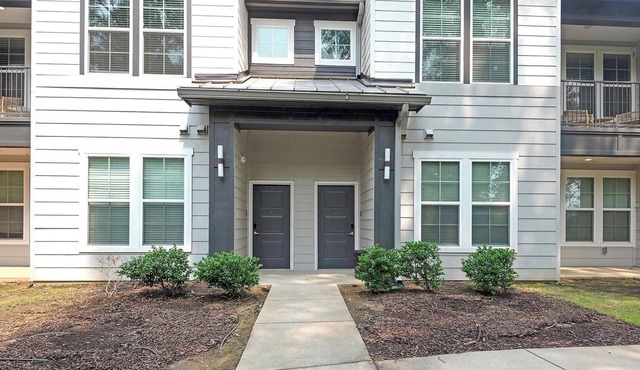 Landing | Chic 1BD, Pool, Clubhouse