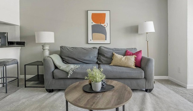 Landing | Modern Studio, Pool, Gym