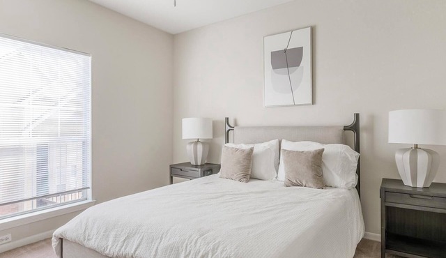 Landing | Stunning 2BD, Pool, Clubhouse