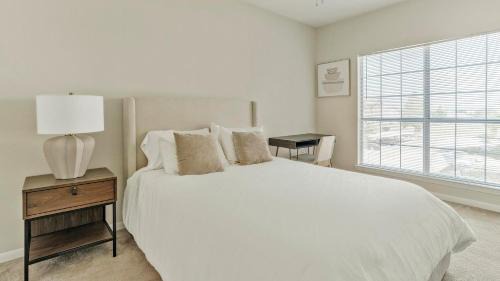 Landing Stylish 1BD Clubhouse Pool