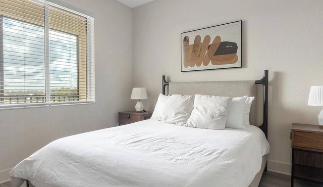 Landing | Stylish 1BD, Pool, Gym