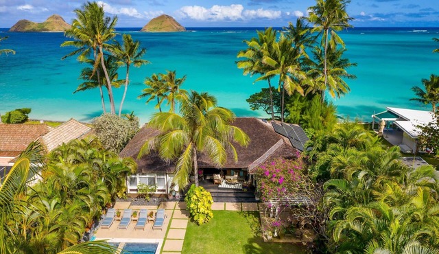 Lanikai 5 star LUXURY PRIVATE OCEANFRONT, steps into the sea, pool, spa!