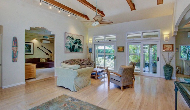 Large beautiful home with air conditioning! Walk to Beaches, Resort Pool