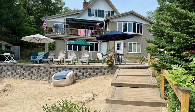 Large Family Home On Cassie Cove, Lake Ossipee