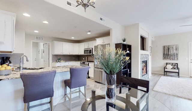 Lavish Tranquil No-Steps Oasis