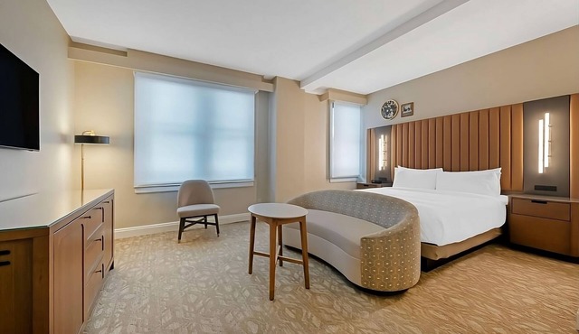 Live in Luxury: Discover Downtown Tampa! 3 Rooms