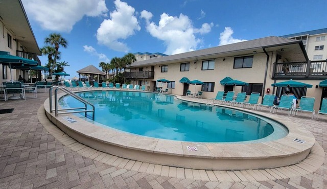 Located directly on the beautiful Gulf of Mexico at Lido Beach