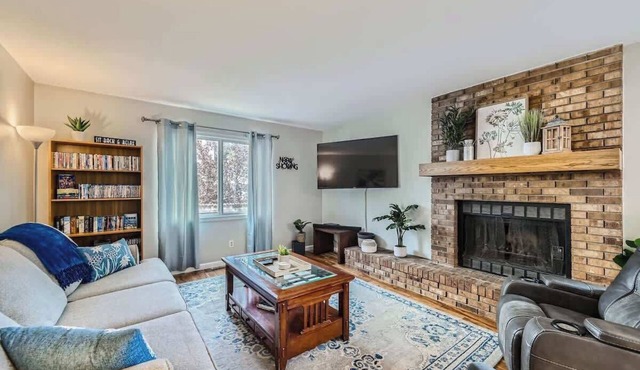 Longmont Gem, Pet & Family Friendly, Home Office, 30 Day