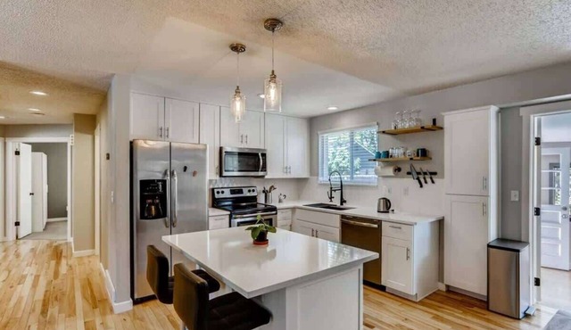 Louisville 3 BDR Home w/Private Patio