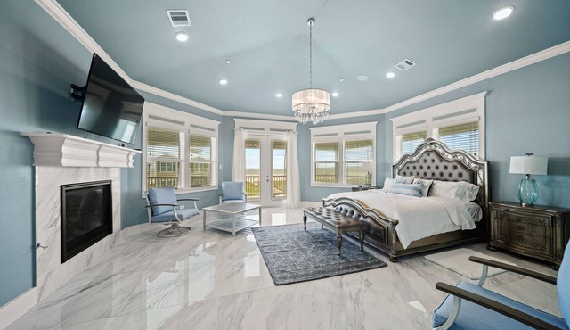 Lux Beach House ┃ 40 feet to the Beach! ┃Sleeps 12┃Gulf Views