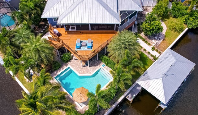 Luxurious waterfront home, pool, boat dock, fillet station, private guest suite