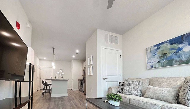 Luxury 1 BR Near Moffitt and USF and Busch Gardens
