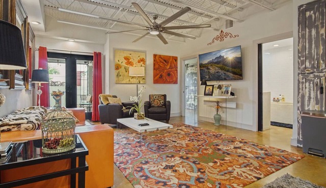Luxury 2 Bedroom Condo, Midtown - Great Amenities with Pool!