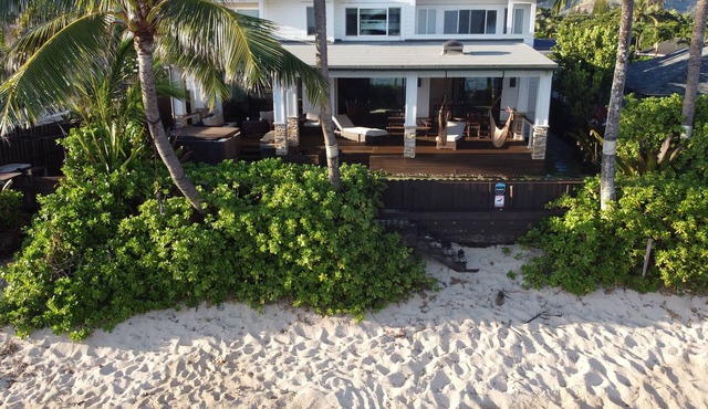 Luxury Beachfront Retreat on Oahu's North Shore - 5 Bedrooms and Ocean Views
