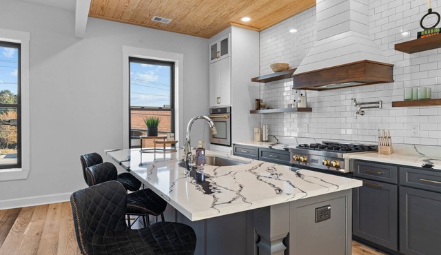 Luxury Downtown Loft -Walk to Dining-Near Campbell & Ft. Bragg