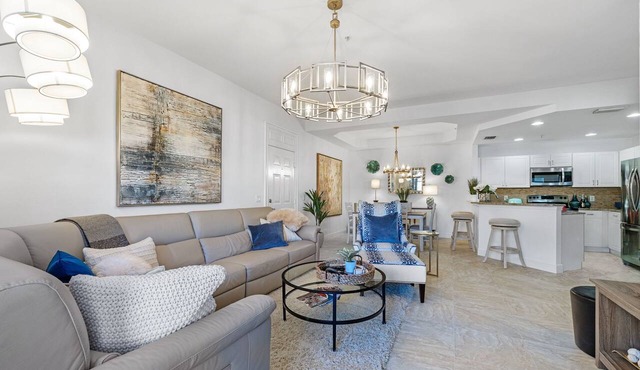 Luxury Ground Floor Condo - Pool - Fitness Center