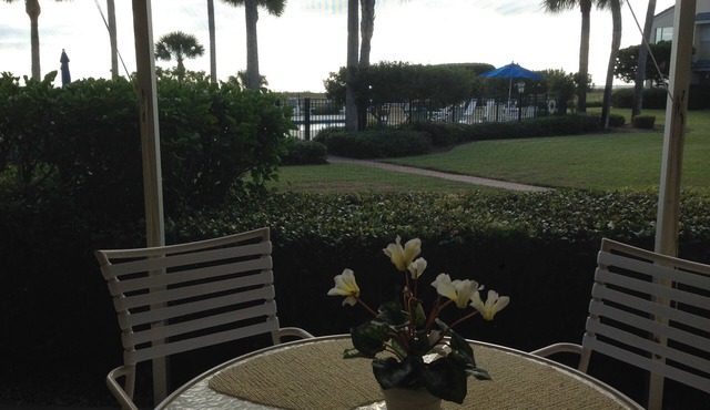 Magnificent gulf front condo with beautiful white sand beach