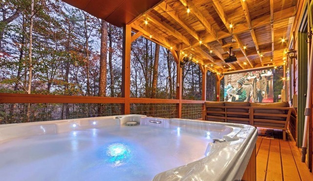 Make Memories with Hot Tub & Outdoor Movies