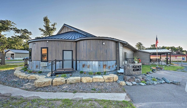Massive Hatfield 'Loon Lodge' w/Roller Rink