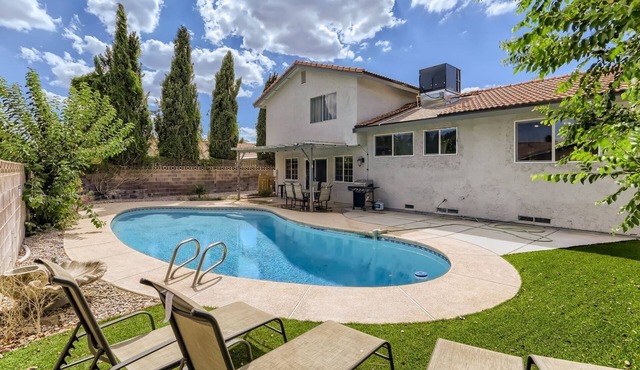 MidCentury Modern Home w/Pool | 10 Min to Strip!
