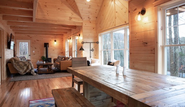 Modern Mountain Chalet! Hike, Ski, Swim, and Treasure Hunt!