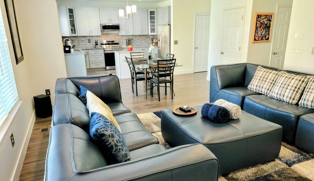 Modern Spacious-5BR- 3.5Bath-DIA-Gaylord-GVR Golf-CU Medical