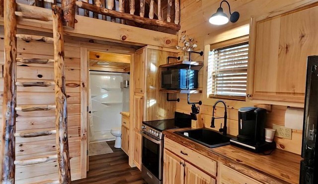 Modern Spacious Cabin near Tappan Lake with Jacuzzi and Panoramic Views in Ohio