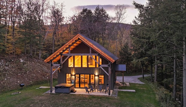 Mountain Views. Hot Tub. , 5 Wooded Acres. Private Pond