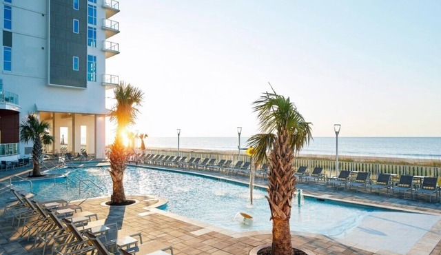 Myrtle Beach | Oceanfront Family Stay | Pool + Beach | 3BR Sleeps 8