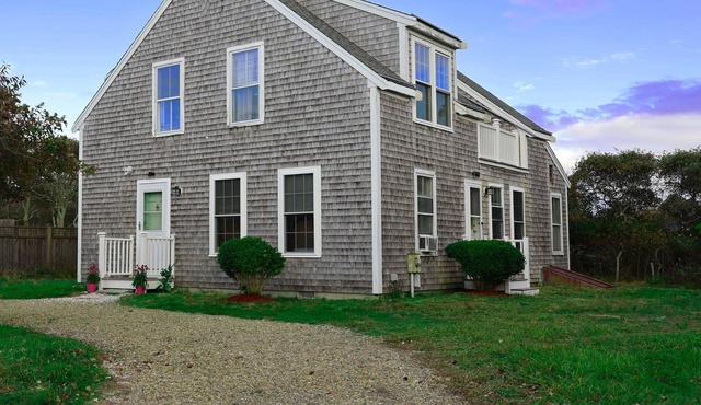 Nantucket Salty Nest- 3 bedroom 2.5 bathrooms in Tom Nevers. Sleep 7