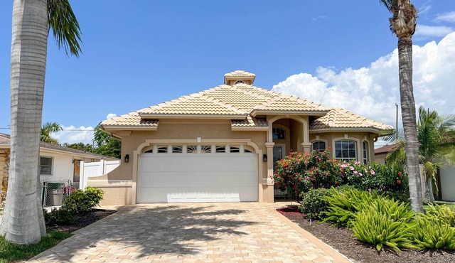 Naples Retreat w/Saltwater Pool: 2 Mi to Beach!