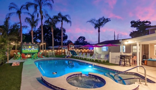 NEW! Heated Pool~Spa~Mini Golf~Fire Pit~Arcades