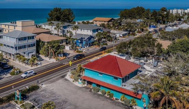 New Listing Enjoy our Aqua Beach Suite 2 bedroom walk to BEACH