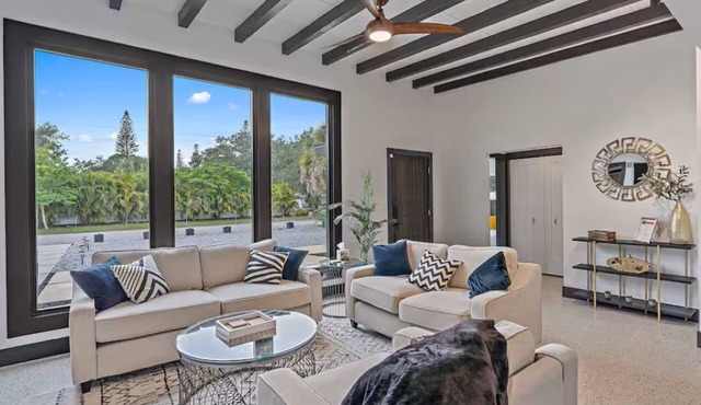 NEW Luxury 4/3 Home By Downtown, Beach & Keys