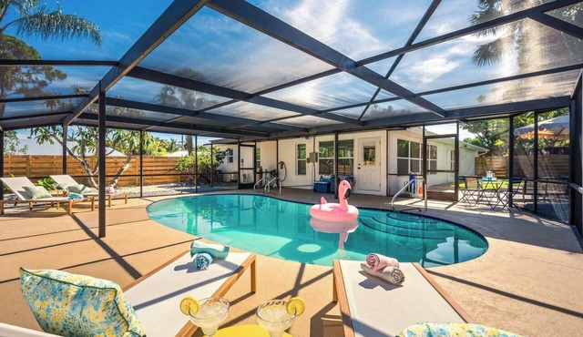 NEW - Pool - Near Beaches - Family Sleeps 14 - Mini Golf - Fire Pit