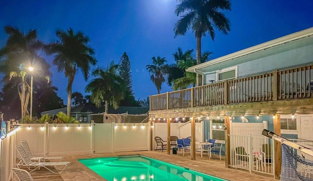 🐾 New to Market - Dog Friendly, Large Heated Pool, Short Walk to Restaurants and Beach!