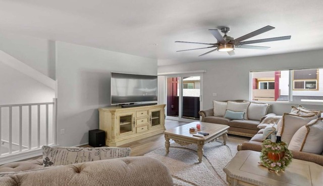 Newly Luxury Condo Oasis