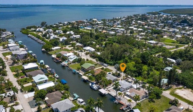 NEWLY REMODELED-Peaceful Florida Island Home-5 minute canal ride to Gulf waters!