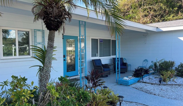 Newly Remodeled Beach Home, only1 mile to Nokomis Beach!
