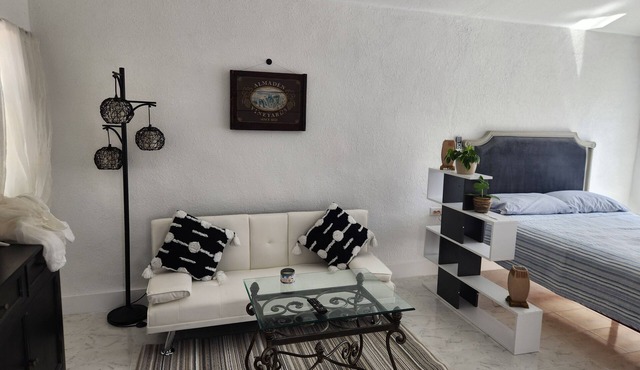Newly-remodeled Guesthouse for rent 10 mins to Central Ave and beaches